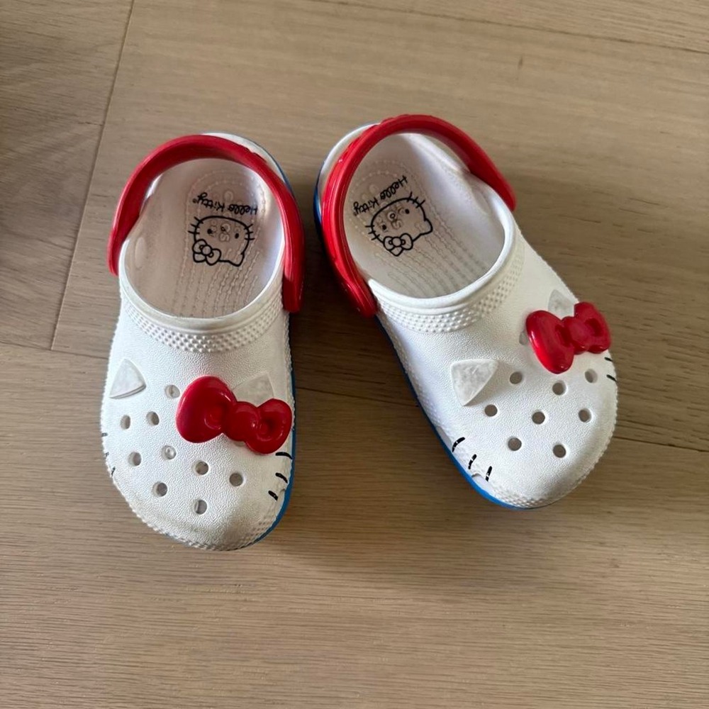 Hello Kitty Crocs. Size 8c. - Picture 2 of 3